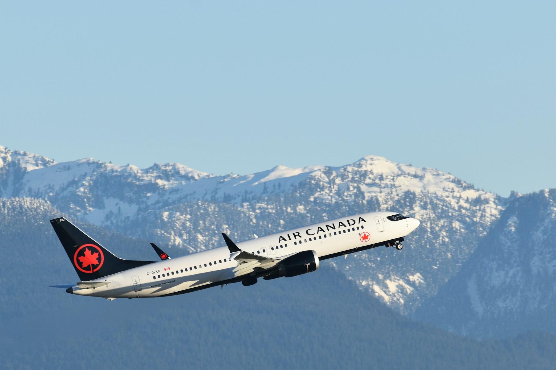 air canada plane taking off